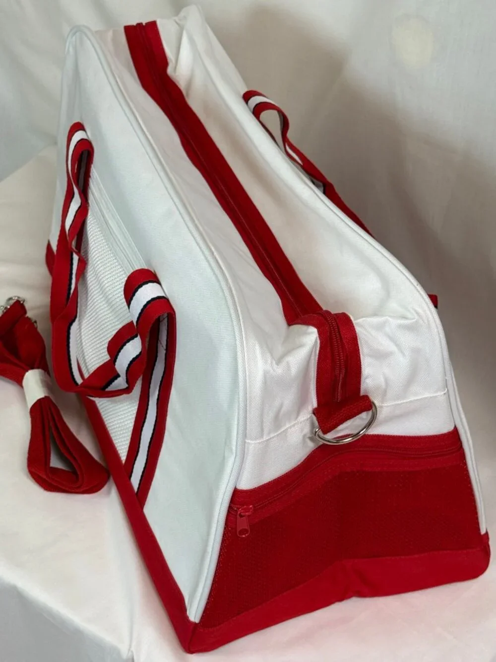 NWOT Vintage Tommy Hilfiger Duffle Gym Carry On Travel Bag - White Red & Blue